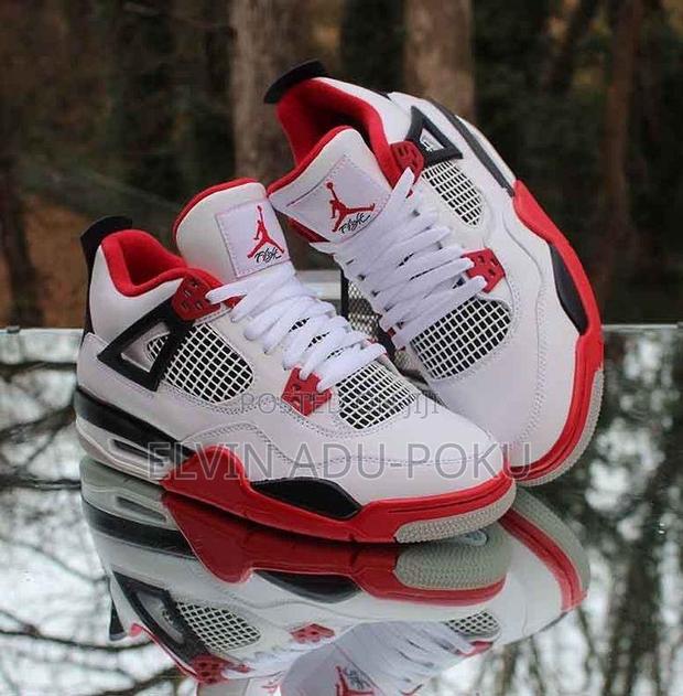Off-white Air Jordan 4 Retro Sp "Sail" · Photo 1