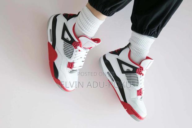 Off-white Air Jordan 4 Retro Sp "Sail" · Photo 2