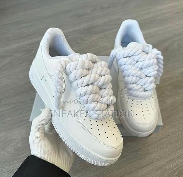 Nike Air Force 1 All White Big Laces · Photo 1
