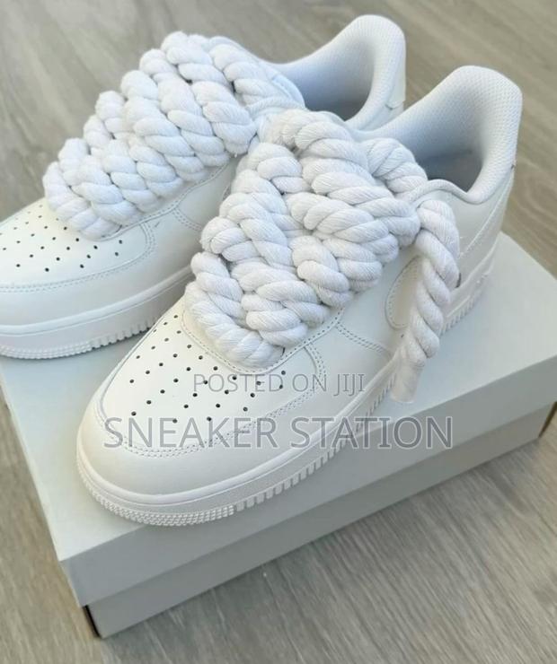 Nike Air Force 1 All White Big Laces · Photo 2