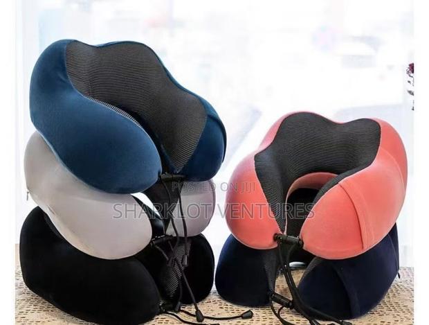 Super Comfy Premium Neck Pillow · Photo 3