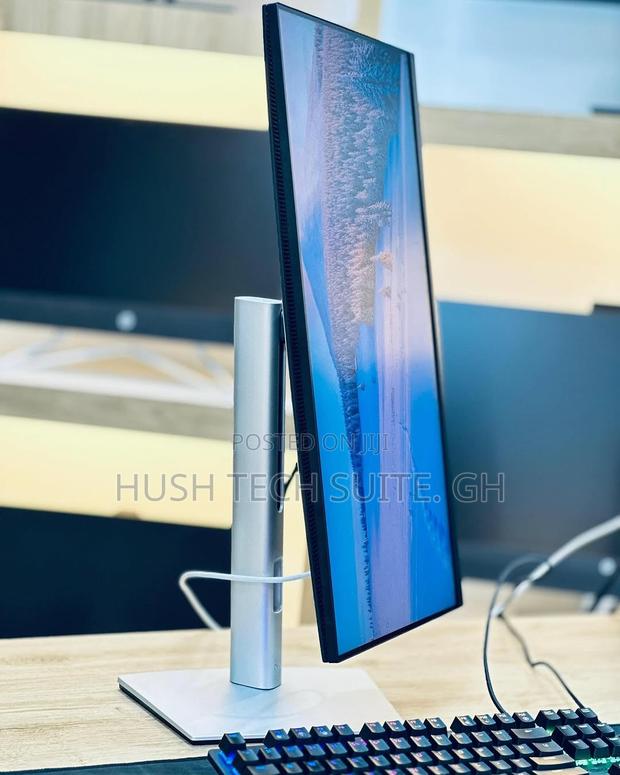 Dell 24” Type C Ips Edgeless Display Monitor · Photo 2