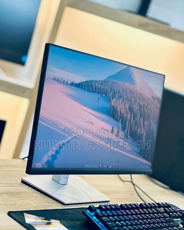 Dell 24” Type C Ips Edgeless Display Monitor · Photo 3