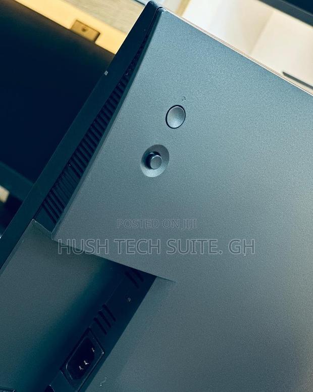 Dell 24” Type C Ips Edgeless Display Monitor · Photo 6