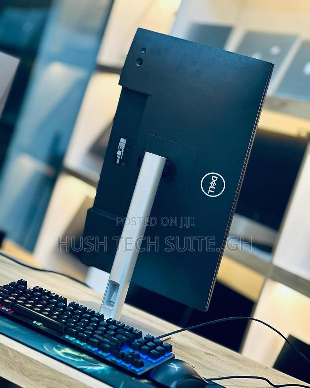 Dell 24” Type C Ips Edgeless Display Monitor · Photo 7