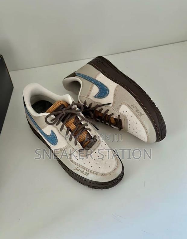 Nike Air Force 1 Peace & Love · Photo 1