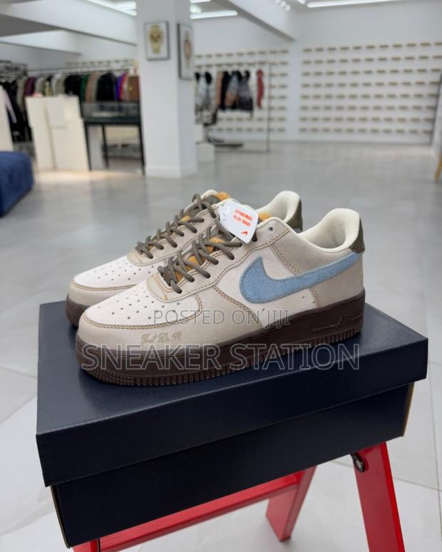 Nike Air Force 1 Peace & Love · Photo 2