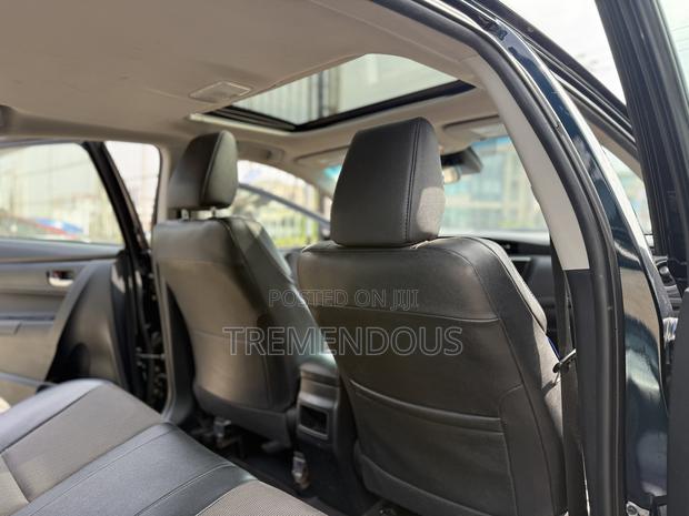 Toyota Corolla XLE (1.8L 4cyl 2A) 2018 Black · Photo 8