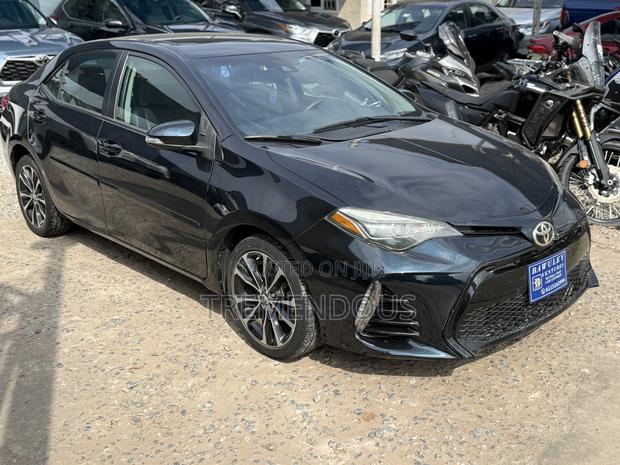 Toyota Corolla XLE (1.8L 4cyl 2A) 2018 Black · Photo 4