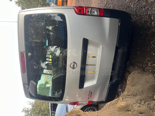 Nissan Caravan (Urvan) 2015 Silver · Photo 6