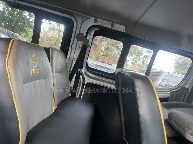 Nissan Caravan (Urvan) 2015 Silver · Photo 7