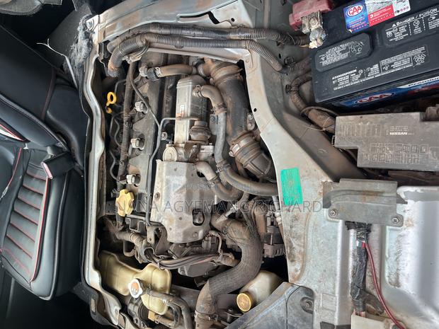 Nissan Caravan (Urvan) 2015 Silver · Photo 4