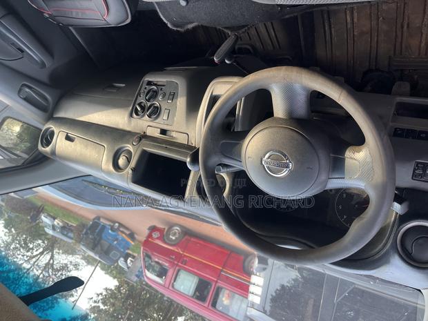 Nissan Caravan (Urvan) 2015 Silver · Photo 5