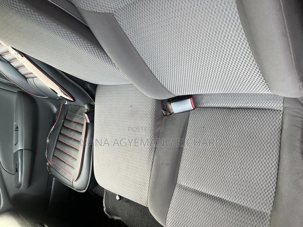 Nissan Caravan (Urvan) 2015 Silver · Photo 3