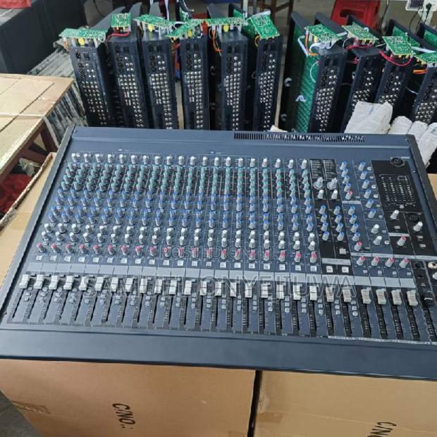 Yamaha Mg24/14fx 24-channel Mixer With Dual Efx · Photo 1