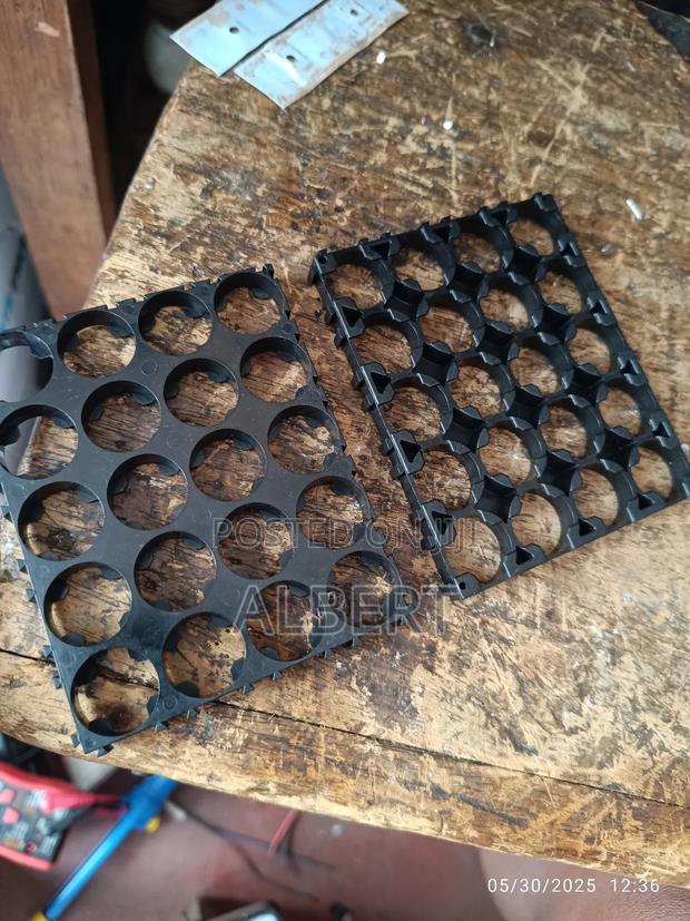 18650 Lithium Battery Holders Pair for 20 Cells · Photo 1