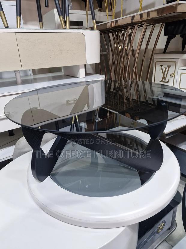 Glass Centre Table · Photo 1