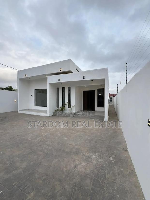 3bdrm Duplex in Lakeside Estate for sale · Photo 1