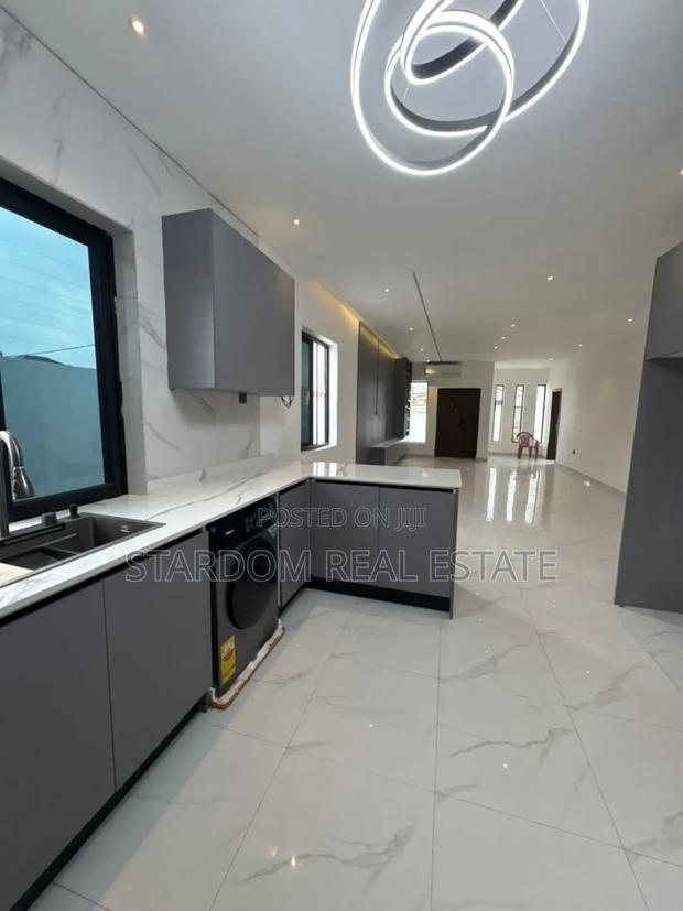 3bdrm Duplex in Lakeside Estate for sale · Photo 5