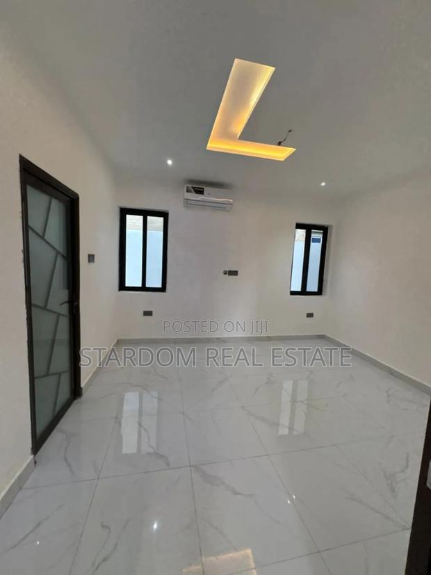 3bdrm Duplex in Lakeside Estate for sale · Photo 8