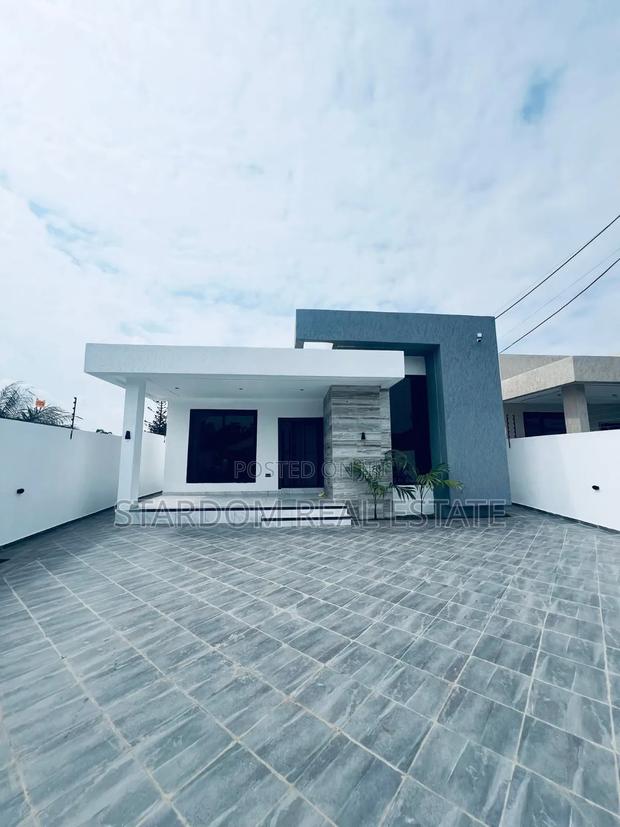 3bdrm Duplex in Lakeside Estate for sale · Photo 1
