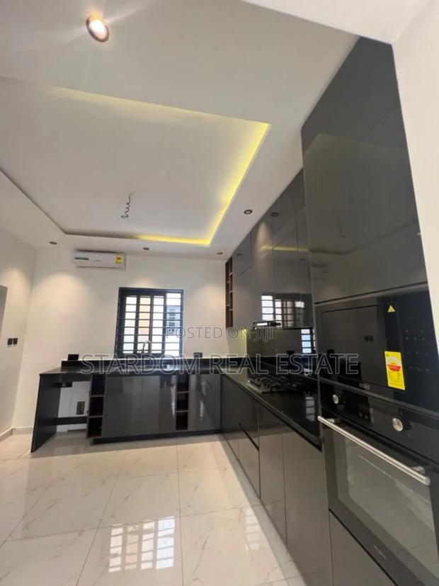3bdrm Duplex in Lakeside Estate for sale · Photo 3