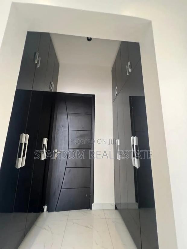 3bdrm Duplex in Lakeside Estate for sale · Photo 8