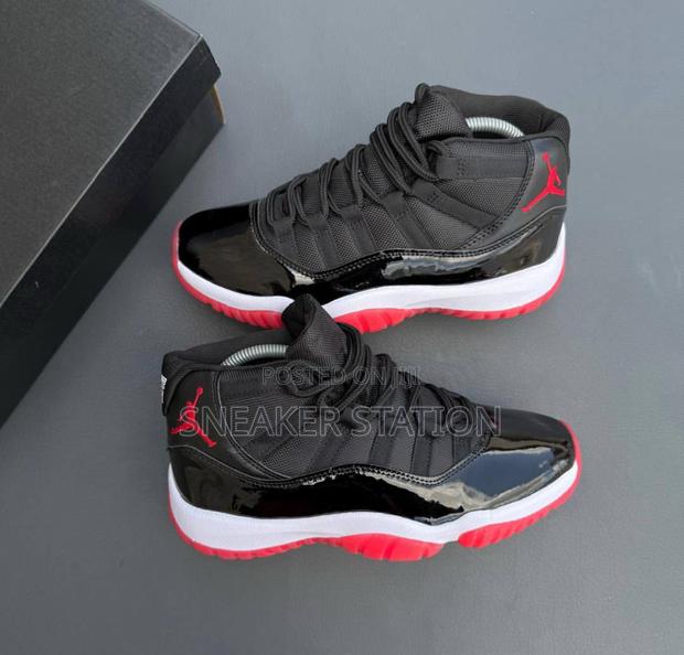 Air Jordan Retro 4 Black/Red · Photo 1