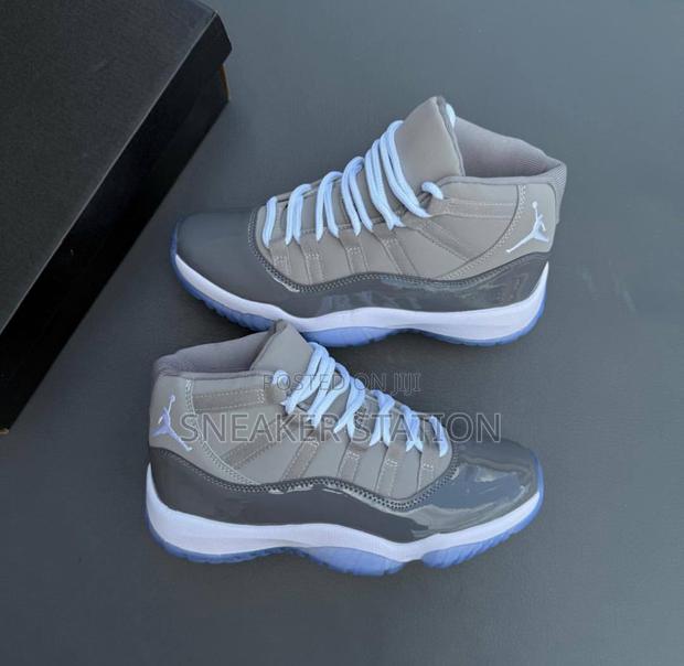 Air Jordan Retro 11 Cool Grey · Photo 1