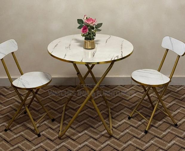 Folding Round Table With 2 Chairs · Photo 1
