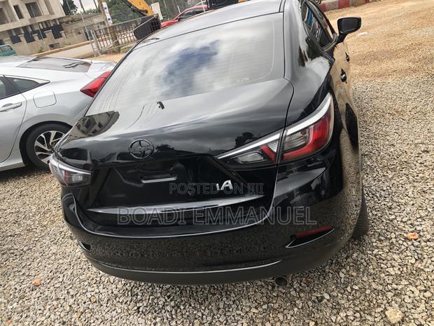 Toyota Yaris iA 1.5 FWD 2016 Black · Photo 3