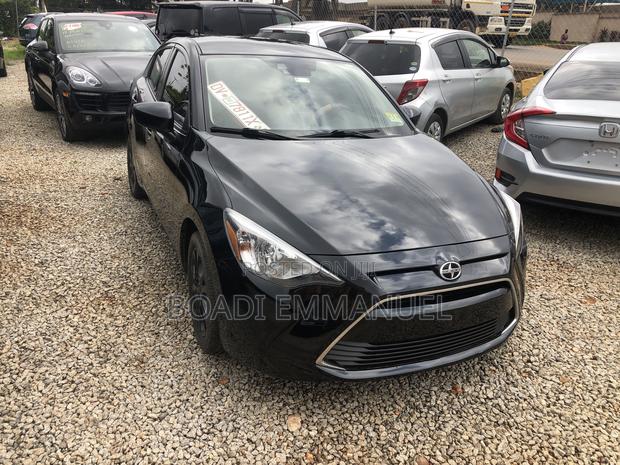 Toyota Yaris iA 1.5 FWD 2016 Black · Photo 4