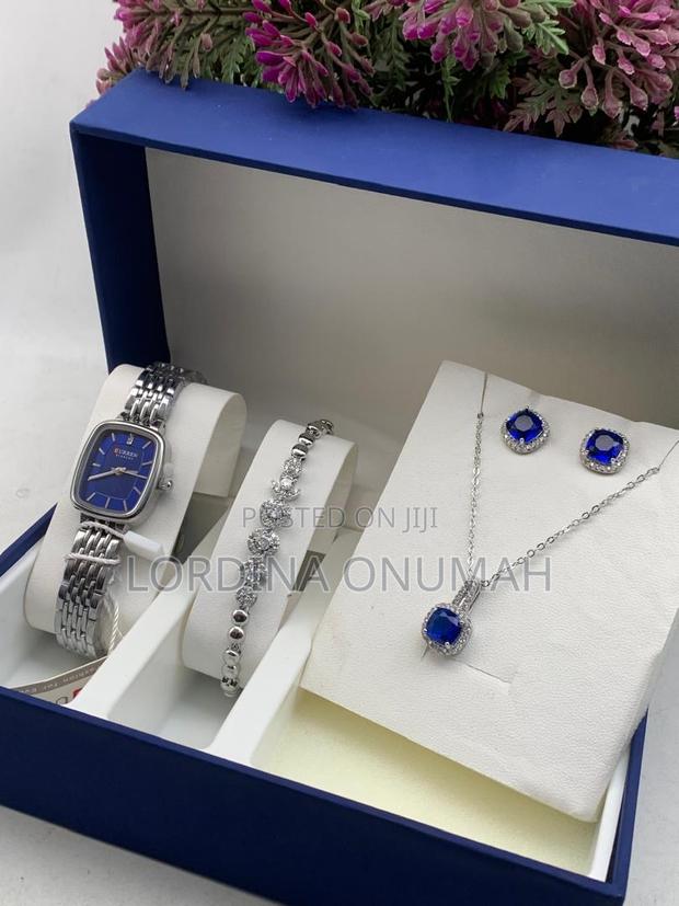 Wedding Earrings and Bracelet Combo · Photo 2