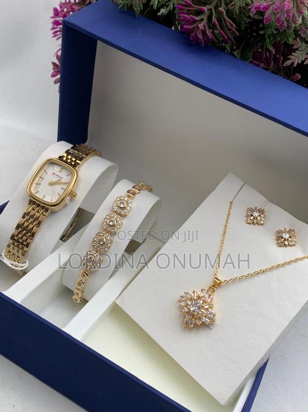 Wedding Earrings and Bracelet Combo · Photo 4