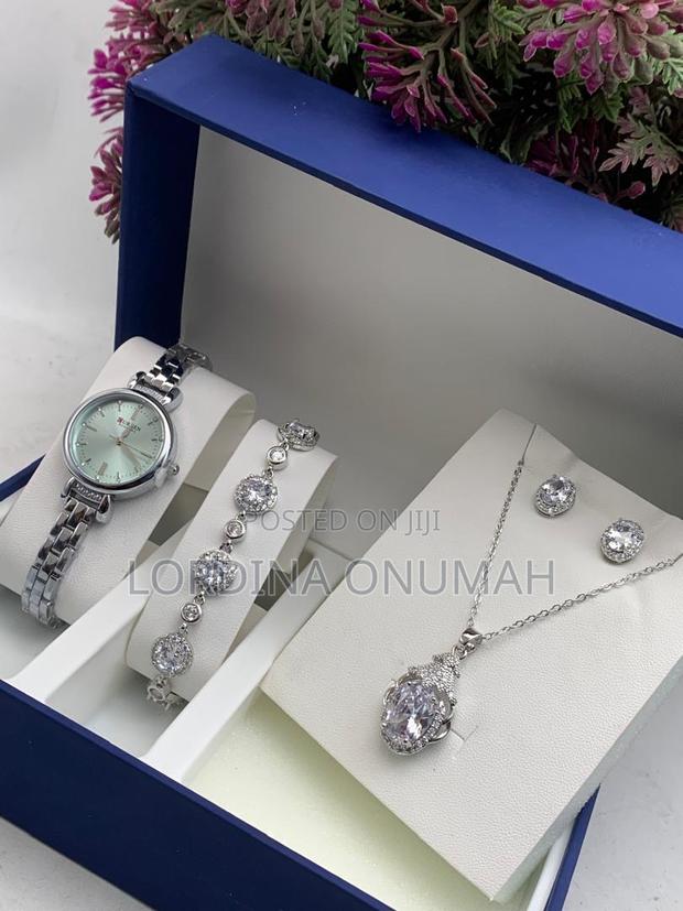 Wedding Earrings and Bracelet Combo · Photo 6