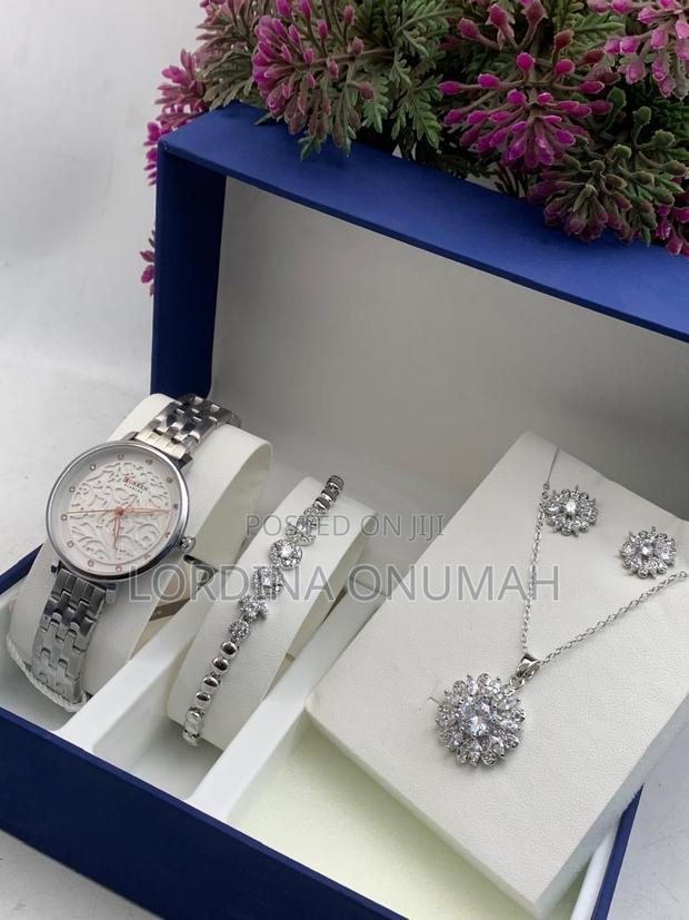Wedding Earrings and Bracelet Combo · Photo 5