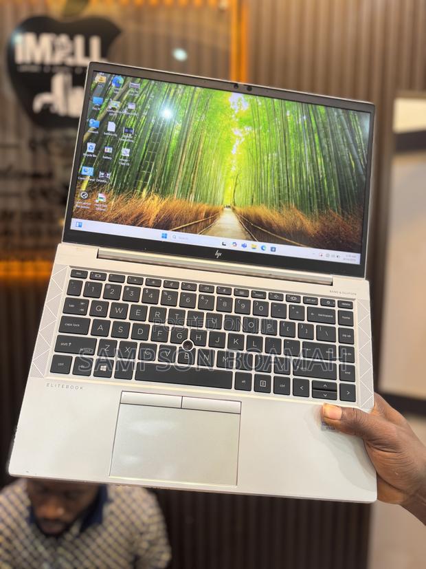 New Laptop HP EliteBook 840 G8 16GB Intel Core i7 SSD 512GB · Photo 1
