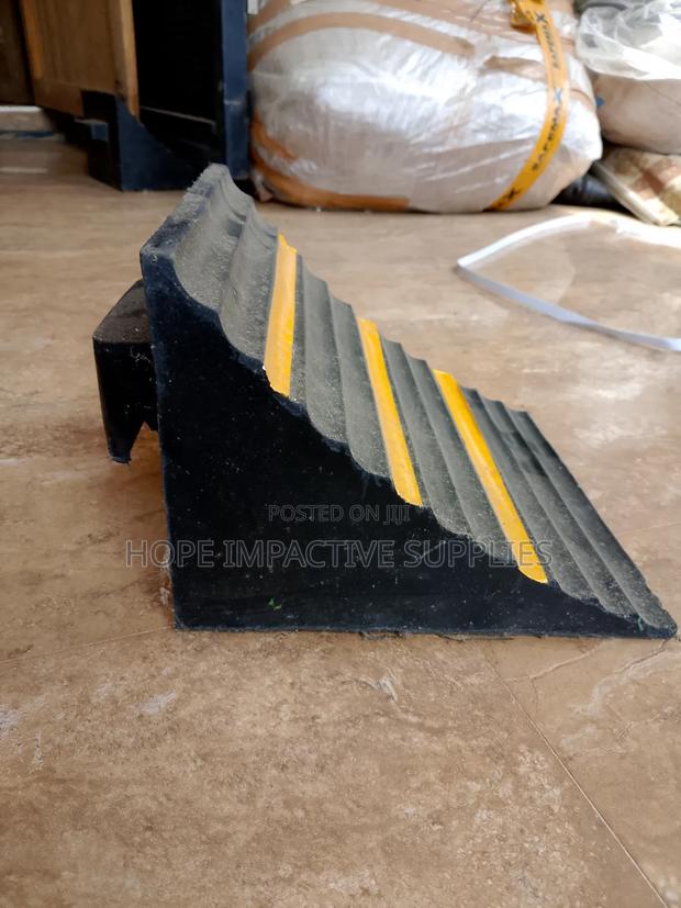 Heavy Duty Wheel Chock - Black. · Photo 8