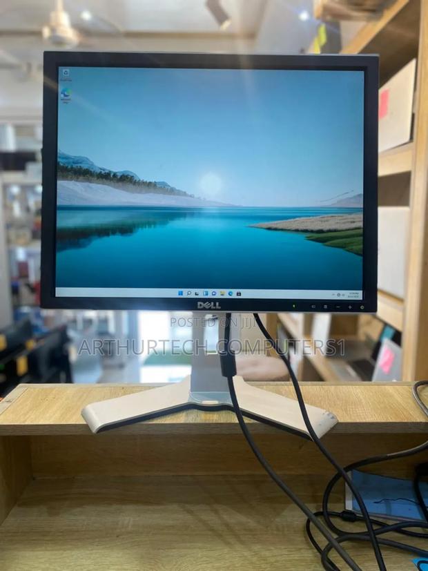 Dell Ultra Sharp Monitor · Photo 1