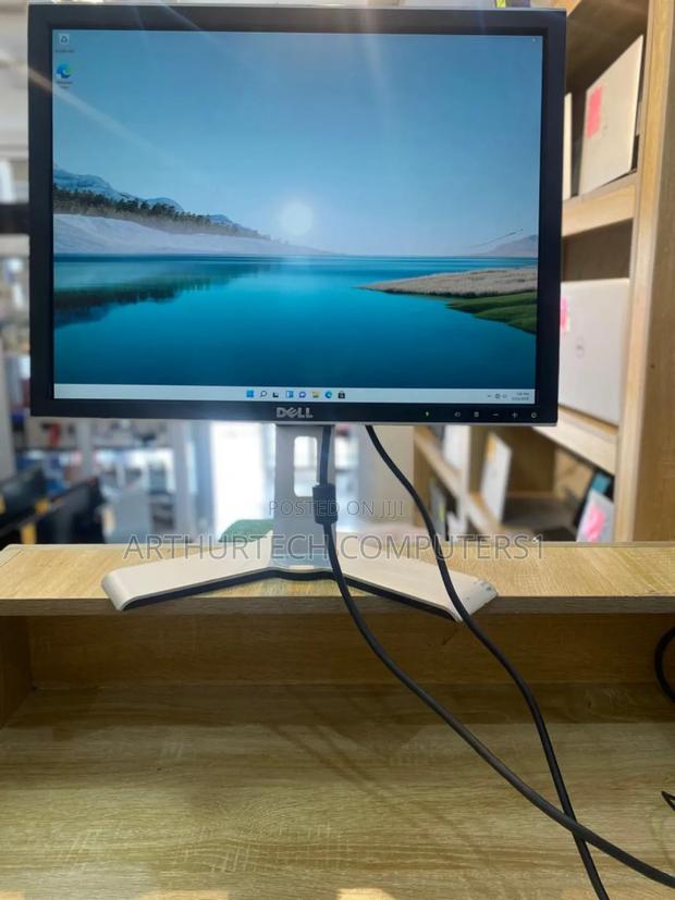 Dell Ultra Sharp Monitor · Photo 2