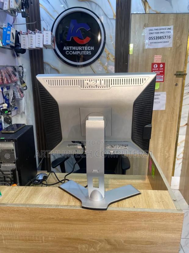 Dell Ultra Sharp Monitor · Photo 3