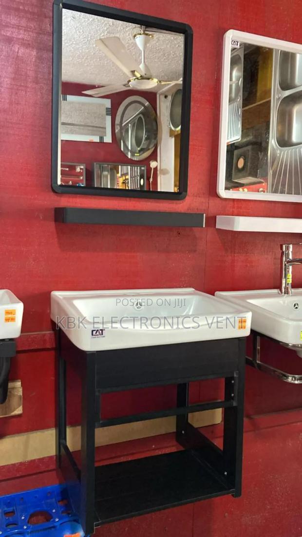 Hand Wash Basin With Mirror · Photo 1