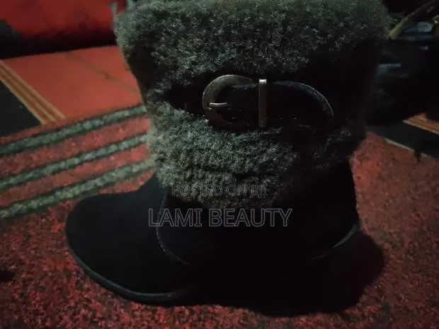 Short Wedge Boots Shoes · Photo 1