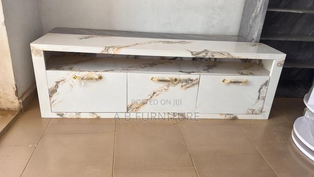 5 Ft Tv Stand · Photo 2