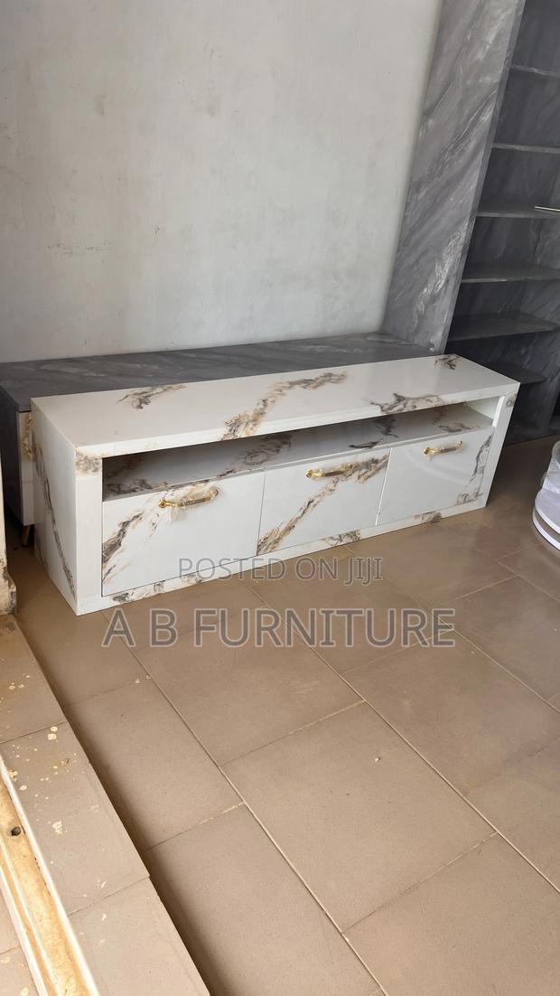 5 Ft Tv Stand · Photo 1