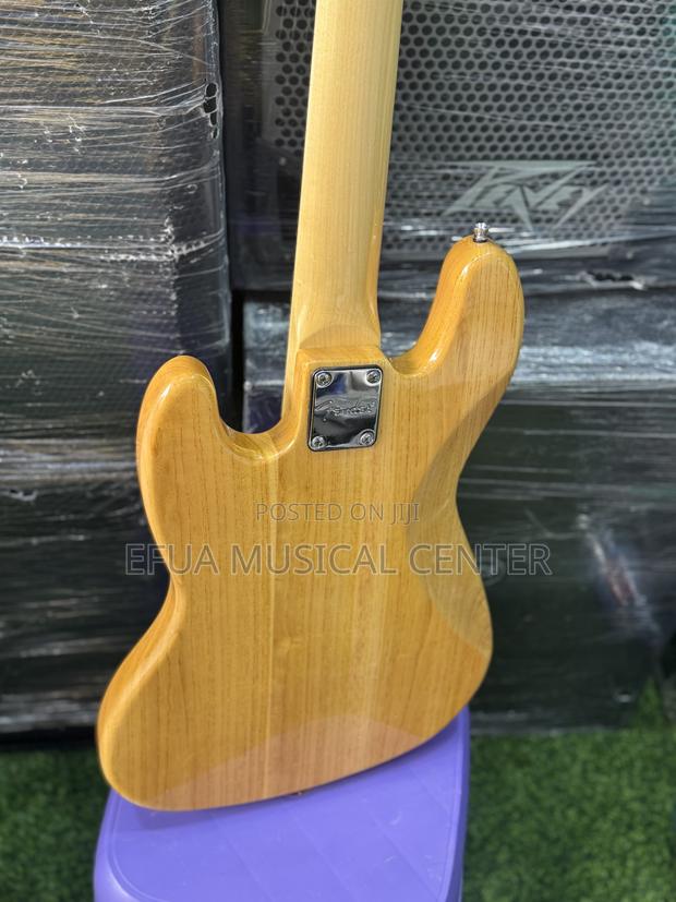 Fender Jazz Passive Bass Guitar Classic · Photo 2