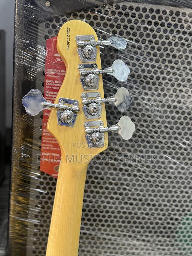 Fender Jazz Passive Bass Guitar Classic · Photo 3