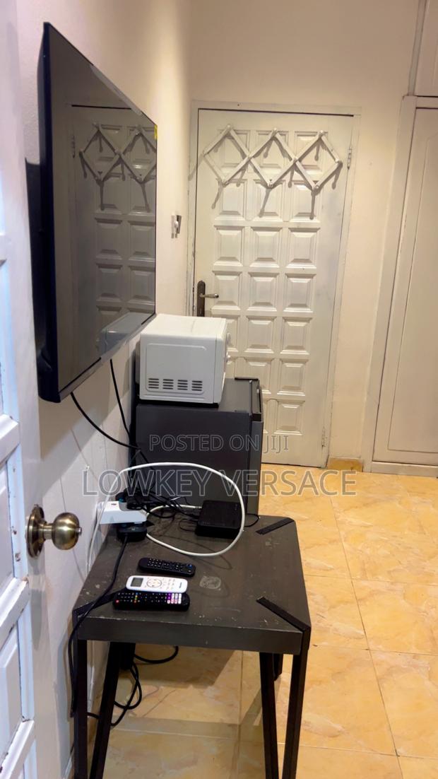 Super Comfy Studio + Starlink Wifi + Generator+ Self Catering+ DSTV · Photo 4