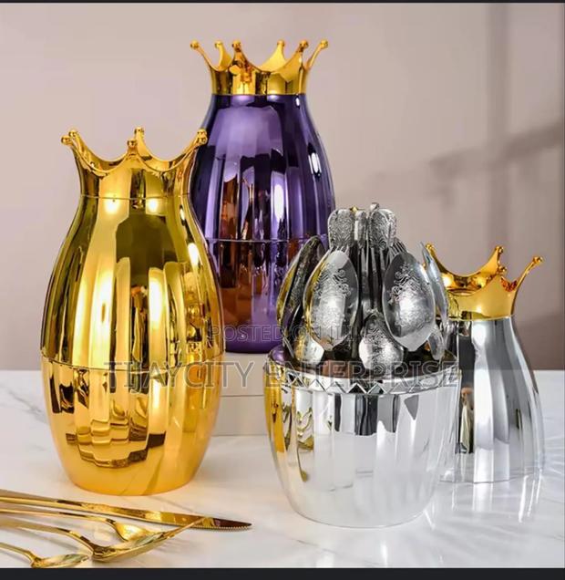 Crown Cutlery Set · Photo 1