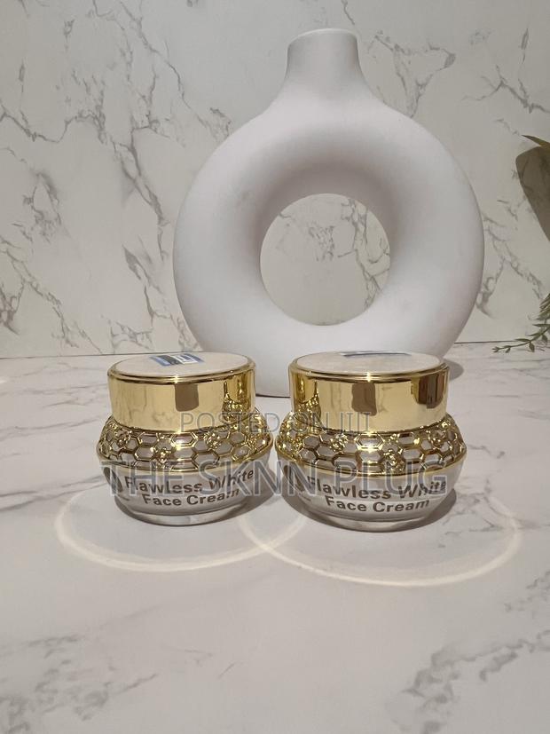 Flawless White Face Cream · Photo 1